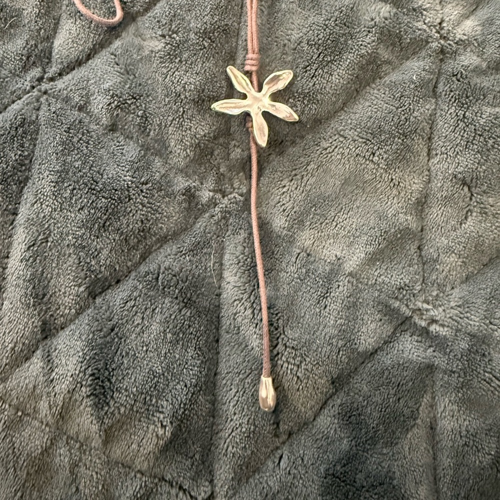 UNO de 50 Silver Flower Necklace